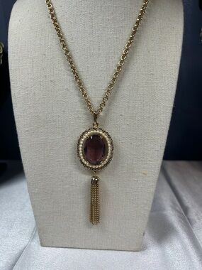Avon Vintage Gold Tone Purple Faceted Glass Pendant Tassel Necklace